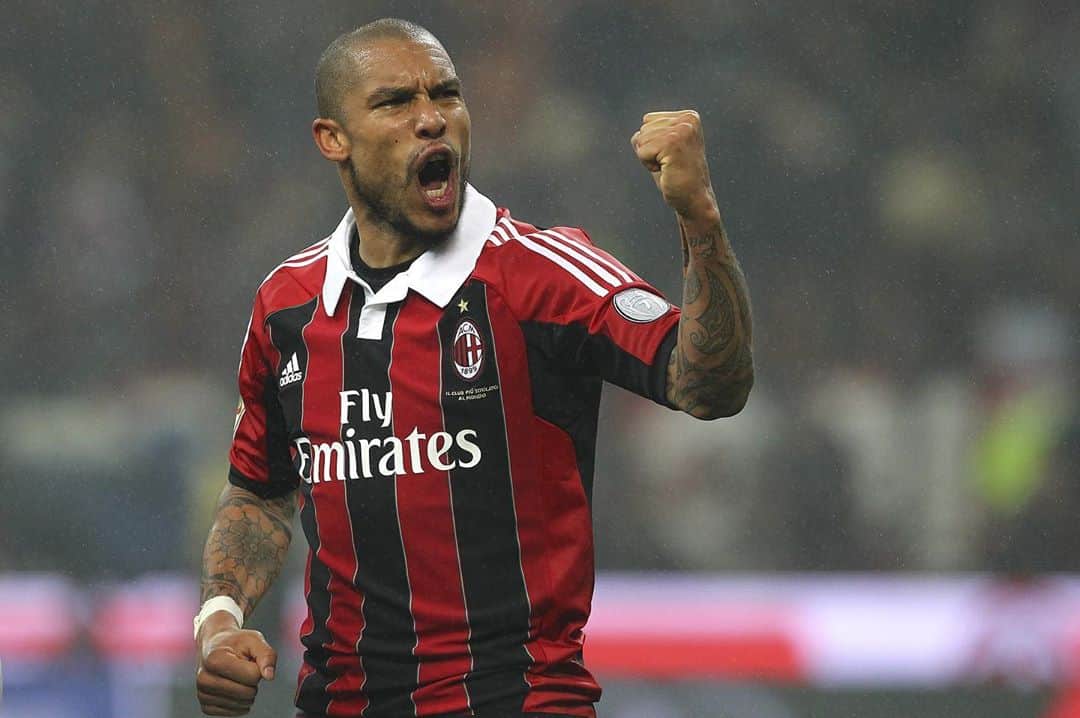 ナイジェル・デ・ヨングのインスタグラム：「Prima partita della stagione, in bocca al lupo ragazzi!! Daiii!! // First game of the season, good luck boys!! Come on!! 🔴⚫️ #MilanBologna #CuoreRossonero」