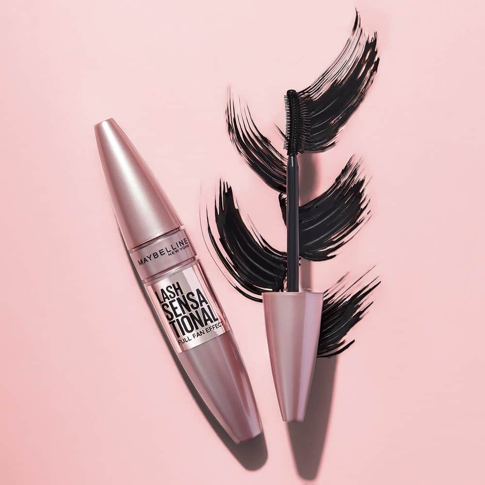 Maybelline New Yorkさんのインスタグラム写真 - (Maybelline New YorkInstagram)「If you want long fanned out lashes in a blink of an eye, our #lashsensational mascara deserves a spot in your collection! 💖 Our new shade ‘midnight black’ is infused with rose hip oil for soft full lashes. Tap to shop!」9月22日 2時37分 - maybelline