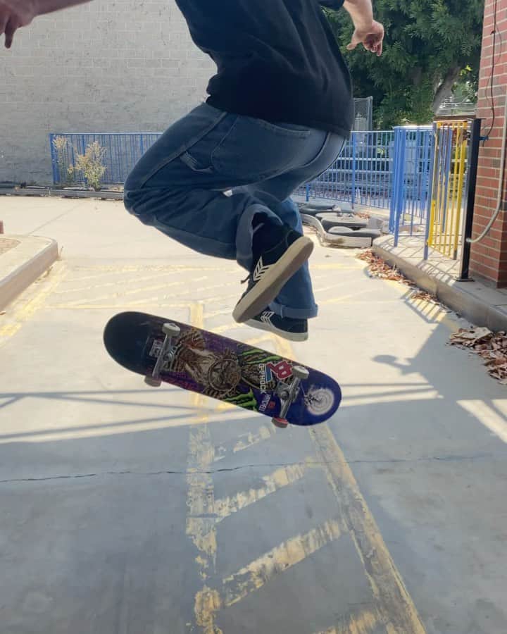 ケビン・ホーフラーのインスタグラム：「Spots 🤗 #SkateboardingIsFun 🎥 @brycepagter」