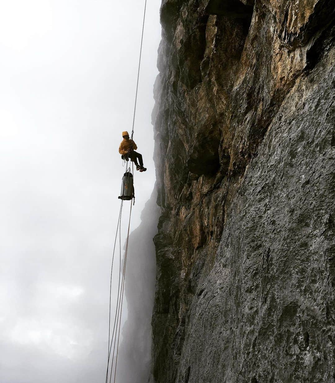 バーバラ・ザンガールさんのインスタグラム写真 - (バーバラ・ザンガールInstagram)「Last day on the Eiger Northface with @jacopolarcher and @alpsolut_pictures. At least for this year. 😉 @blackdiamond」9月22日 2時38分 - babsizangerl