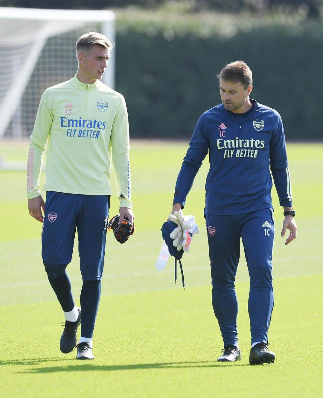 アーセナルFCさんのインスタグラム写真 - (アーセナルFCInstagram)「Straight down to work 👊 👐⁠⠀ ⁠⠀ #Runarsson #Arsenal #Iceland #AFC #training」9月22日 2時41分 - arsenal