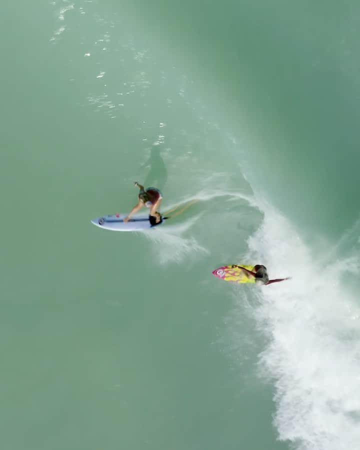 Bethany Hamiltonのインスタグラム：「Master & Apprentice featuring @erinbrookssurf and myself! I had the best time ripping it up with my friend Erin! She’s such a talent and it’s been so rad to see how her surfing has progressed in the last 4years! This is a peek into the future of what’s to come from women’s surfing and I’m in awe!🔥🔥🔥 Now LIVE on ripcurl.com. Hit the link in my bio to watch the full clip. Be inspired!!! @ripcurl_women #MyBikini」