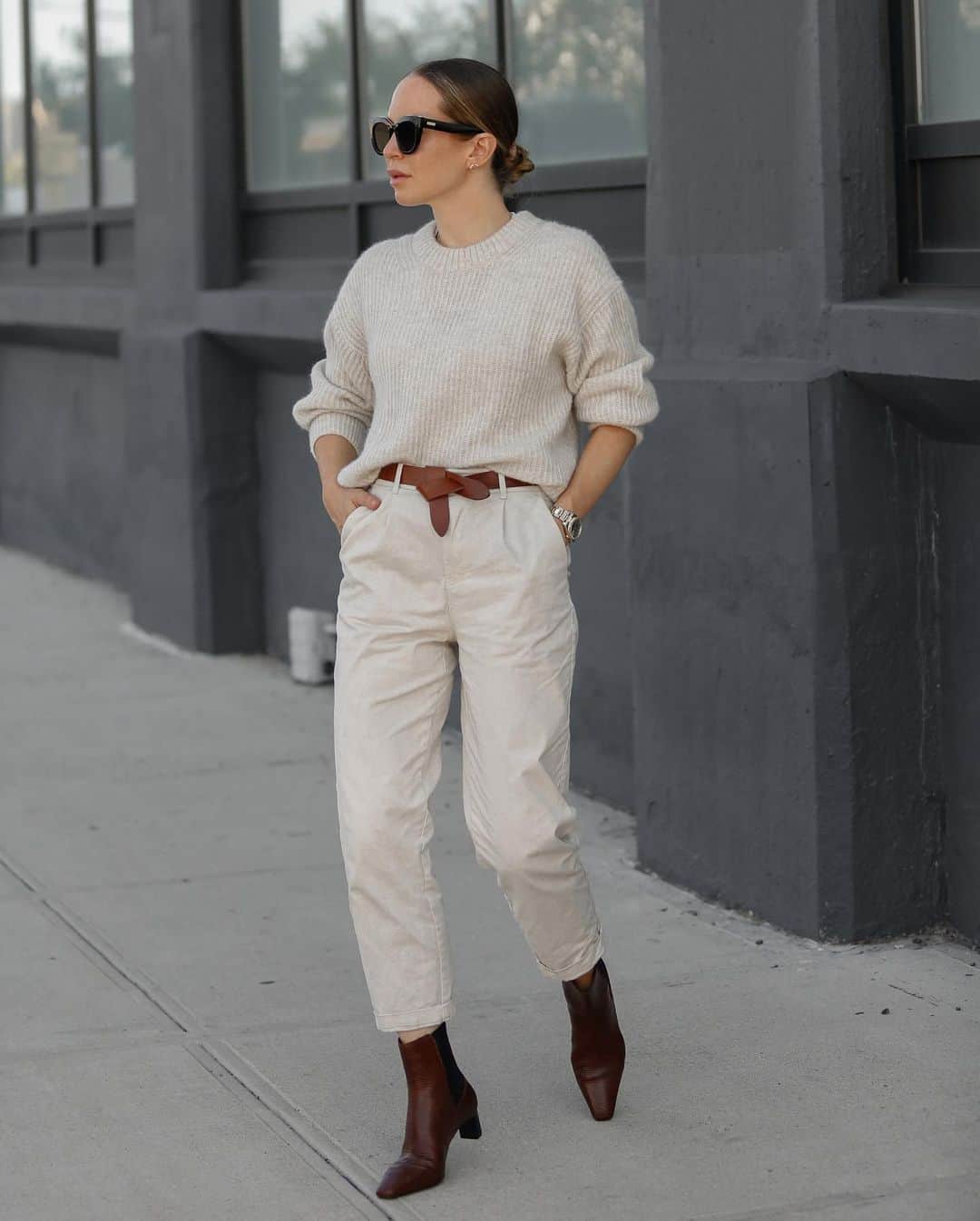 Helena Glazer Hodneのインスタグラム：「In an effort to venture out from wearing mostly denim, I got a few pairs of pants, including these relaxed trousers. Here I styled them three different ways. I think the outfit with the boots is my favorite of the three. How about you? 🤔All items are tagged and are also linked in my latest post with the link in the bio. http://liketk.it/2X30w」