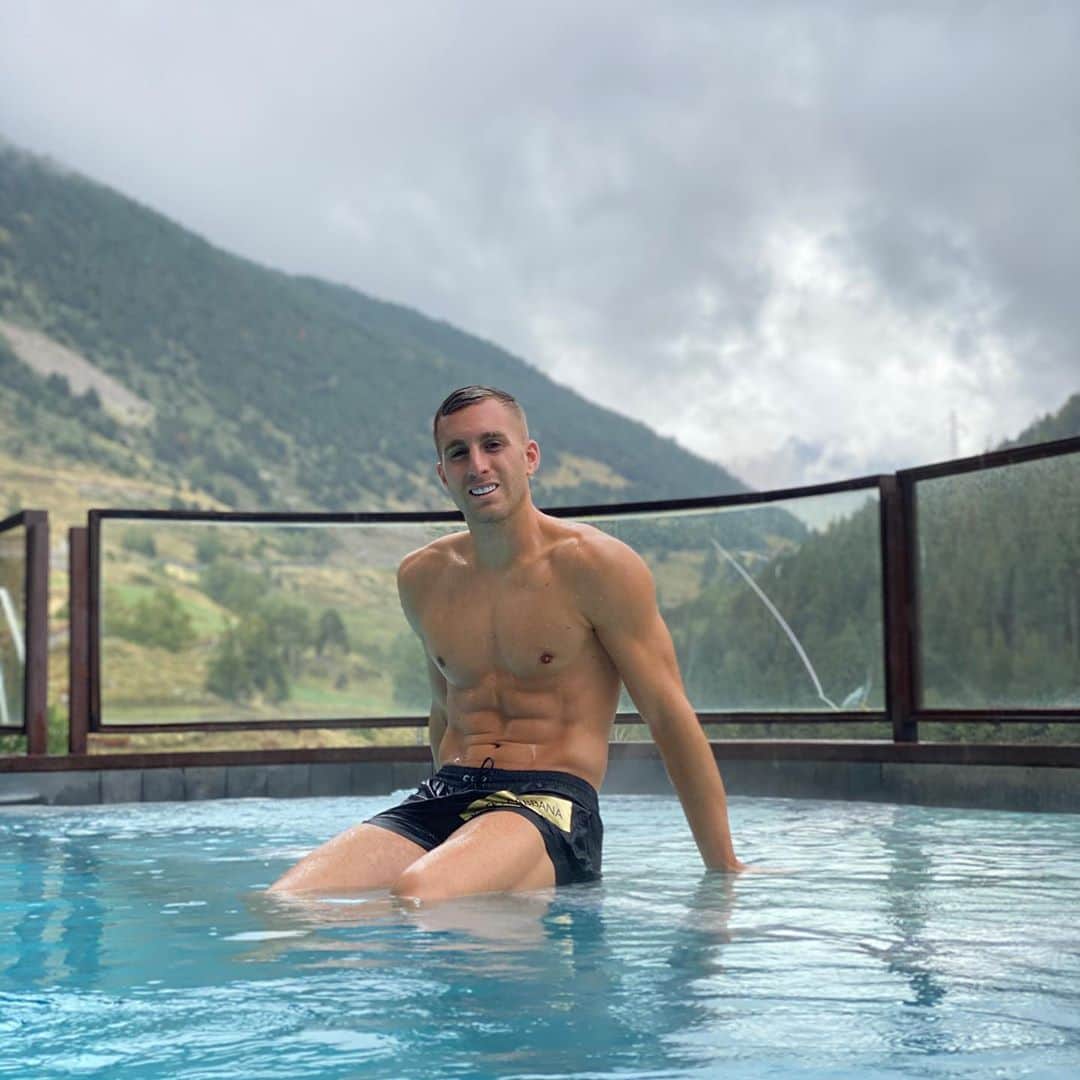 ジェラール・デウロフェウのインスタグラム：「Fully focused in what’s gonna come💪 #stage #feelingstrong 🏔」