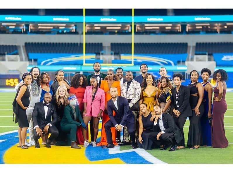 E! Onlineさんのインスタグラム写真 - (E! OnlineInstagram)「People who aren't #Insecure about not winning at the #Emmys last night: this iconic cast. 📍SoFi Stadium, Inglewood, CA (📷: @IssaRae)」9月22日 3時02分 - enews