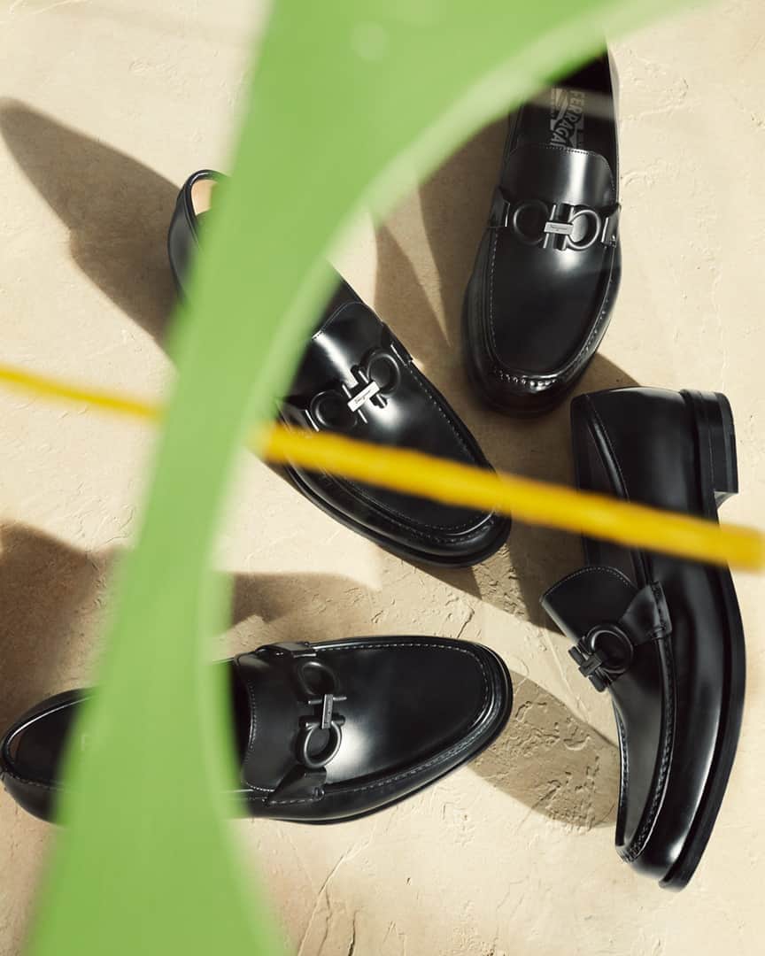 のインスタグラム：「Shoes not only importantly anchor the collection; they are the fundamental ingredients of the Ferragamo formula. Explore the classically constructed men’s footwear from the #FerragamoAW20 collection, embellished with the signature gancini hardware.」