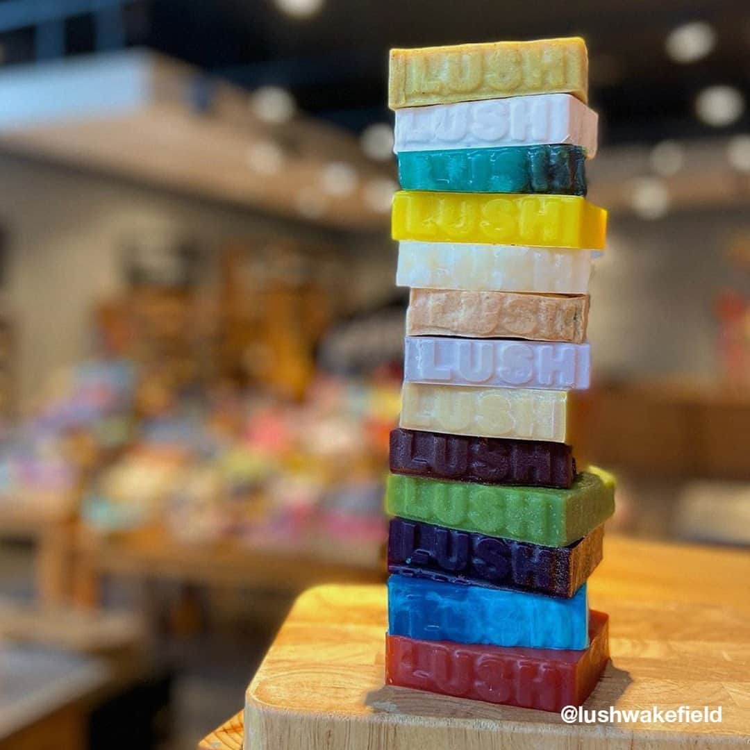 LUSH Cosmeticsさんのインスタグラム写真 - (LUSH CosmeticsInstagram)「We're raising the bar (of soap) with our new look.⁠ ⁠ We've made it easier than ever to stay safe and healthy right now by taking some of our favorite sudsers and reformulating them into handier, pre-made bars. ⁠ ⁠ Find some of your go-to's in our link in bio and tap to reveal a couple of brand new creations 😏⁠ ⁠ #skincare #crueltyfree #autumn #freshandclean #handmade #vegan」9月22日 3時01分 - lushcosmetics