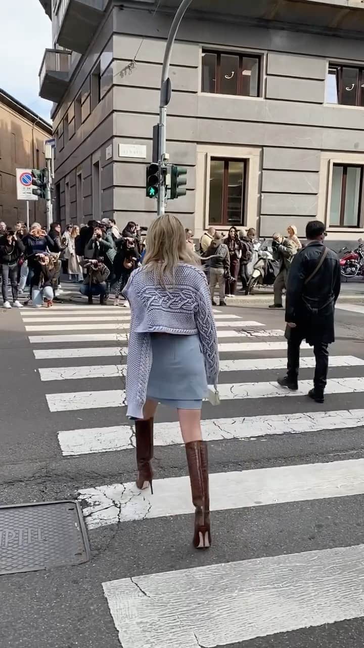 エレオノーラ・カリシのインスタグラム：「Fashion Week is approaching so why not refresh ur memory with my last streetstyle looks 🔊 Which one is your favorite ?」