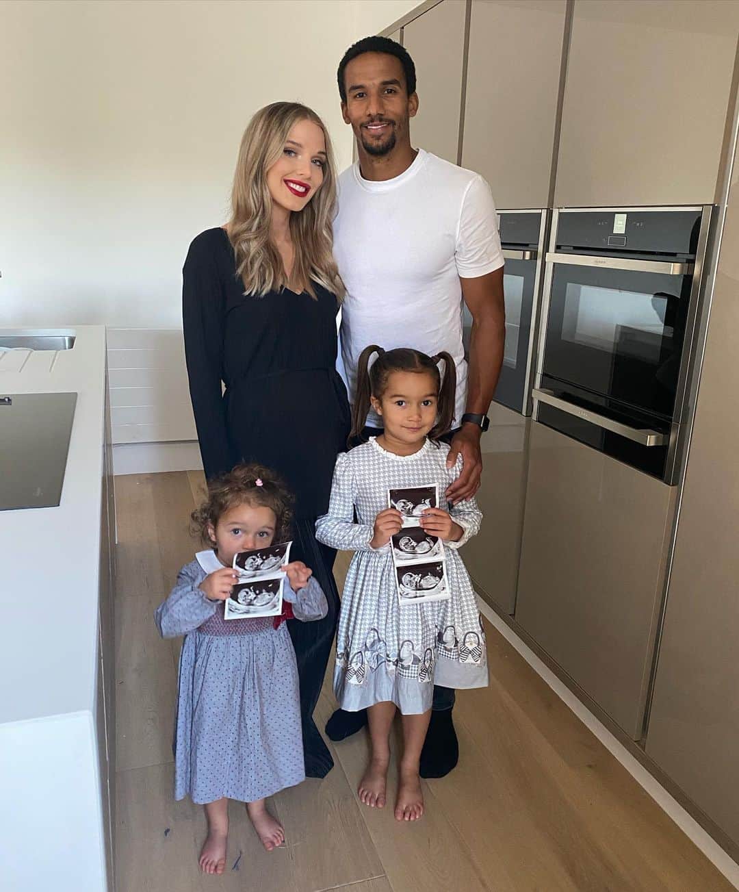 スコット・シンクレアのインスタグラム：「Baby number 3 on the way 2021♥️♥️♥️」