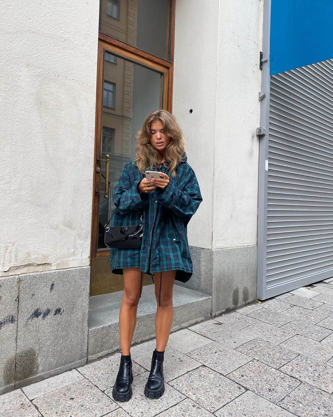 WHO WHAT WEARさんのインスタグラム写真 - (WHO WHAT WEARInstagram)「Boot season is the best season, and that's a fact. To prepare you for fall's arrival, tap our link for 6 fall boot trends that are already selling like crazy. photo: @matildadjerf」9月22日 3時15分 - whowhatwear