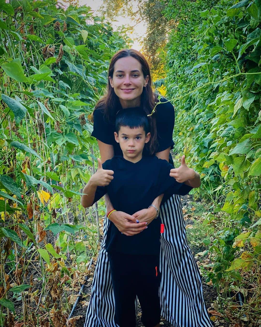 Sedef Avciのインスタグラム：「İyi miyiz? 🌳」