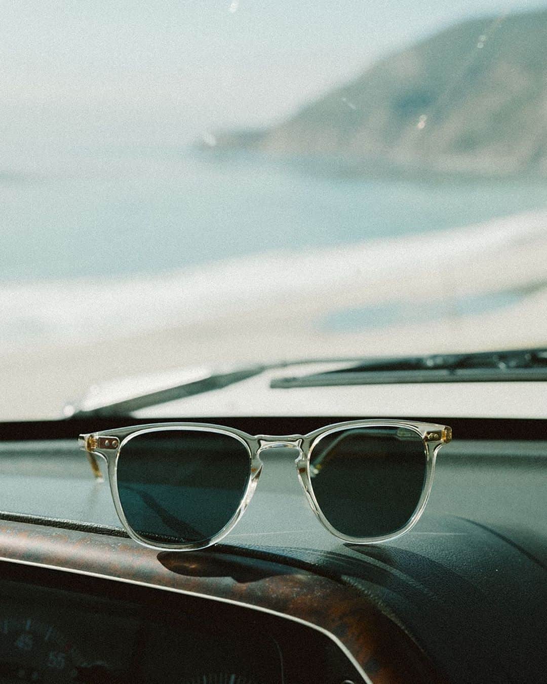 ジーエルシーオーのインスタグラム：「Last days of summer and we’re still on the beach  Photo: @jaredchambers」