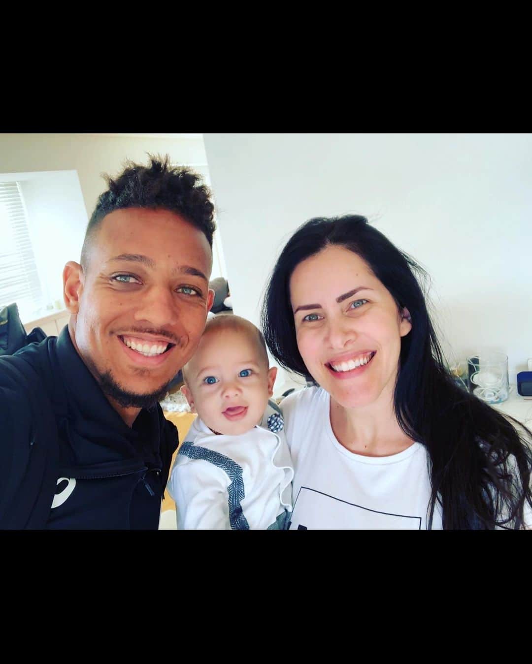 ウェリントン・ルイス・デ・ソウザさんのインスタグラム写真 - (ウェリントン・ルイス・デ・ソウザInstagram)「Parabéns meu amor. Deus uniu os nossos caminhos  para sempre e é uma honra  estar ao seu lado para acompanhar mais um ano da sua vida.  Minha amada esposa, que seu dia  seja abençoado e repleto de alegrias.  Saiba que estarei sempre ao seu lado te amando muito.   Que seu aniversário seja especial  como deve ser e que possamos estar  em harmonia neste seu novo ano.  Amo você do fundo do meu coração  e desejo um aniversário repleto de  sorrisos e alegrias. 😍😍😍🎂🎂🎂🎊🎊🎉🎉🎉」9月22日 3時37分 - wellington_tanque