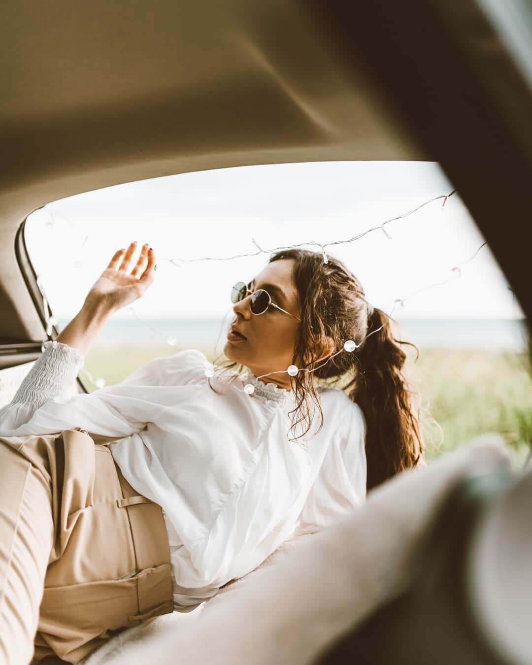 Kapten & Sonさんのインスタグラム写真 - (Kapten & SonInstagram)「Sometimes, lay in nature is all you need.' 💫 @carinapinheiroivofilipe wearing our sunglasses Rome Gold Green. 🌼 #bekapten #kaptenandson⁠ .⁠ .⁠ .⁠ #nature #explore #wild #wildlife #travel #traveling #porto #portugal #inspiration #camping #ontheroad」9月22日 3時30分 - kaptenandson