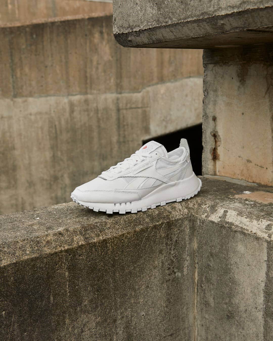 FOOTASYLUMさんのインスタグラム写真 - (FOOTASYLUMInstagram)「A modern classic has landed! 😍  The @reebok Classic Leather Legacy has arrived and is available both online & in-store now!  #Footasylum #Reebok」9月22日 3時31分 - footasylum