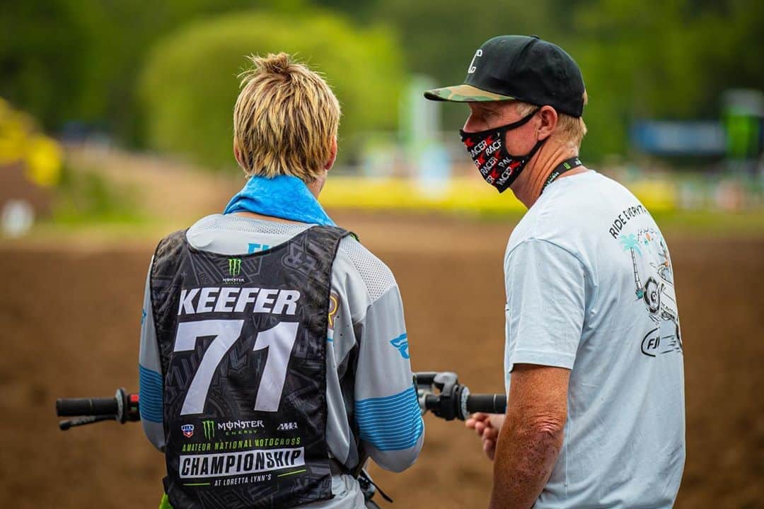 Racer X Onlineさんのインスタグラム写真 - (Racer X OnlineInstagram)「Our own Kris Keefer and his son, Aden, both made the big show—and maybe a little bit of history?—at Loretta Lynn’s 2020. Don’t miss THE FAMILY THAT RACES TOGETHER… or the exclusive Nationals Box, your chance to experience a historic year of racing. 🔗 LINK IN BIO」9月22日 3時43分 - racerxonline