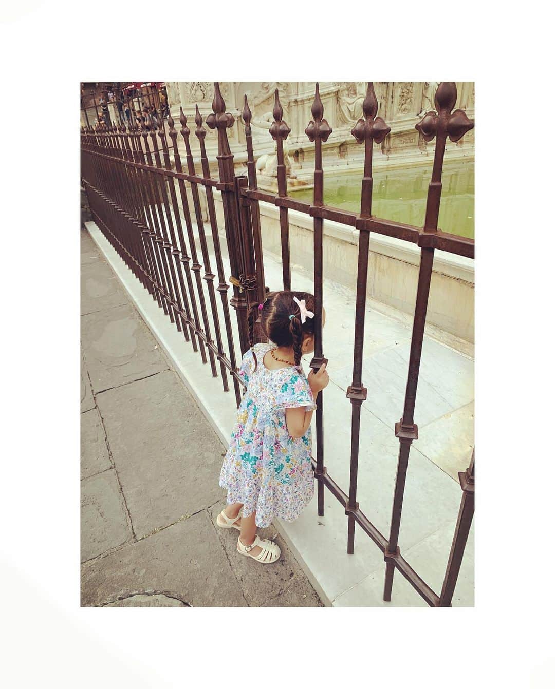 ダイアナ湯川さんのインスタグラム写真 - (ダイアナ湯川Instagram)「A stroll in Siena with my loves 🥰 . . . #daughters #sisters #mygirls #hubby #family #familytime #holiday #italy #siena #tuscany #travel #september #memories #happiness #grateful #love #blessed」9月22日 3時59分 - diana.yukawa