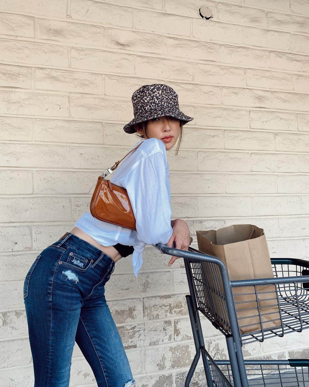 クリッセル・リムさんのインスタグラム写真 - (クリッセル・リムInstagram)「When you have nowhere else to go but the grocery store...make sure you make it a MOMENT. Wearing @americaneagle Lu(x)e Jeans to load up on some essentials. #aejeans #aepartner」9月22日 5時05分 - chrisellelim