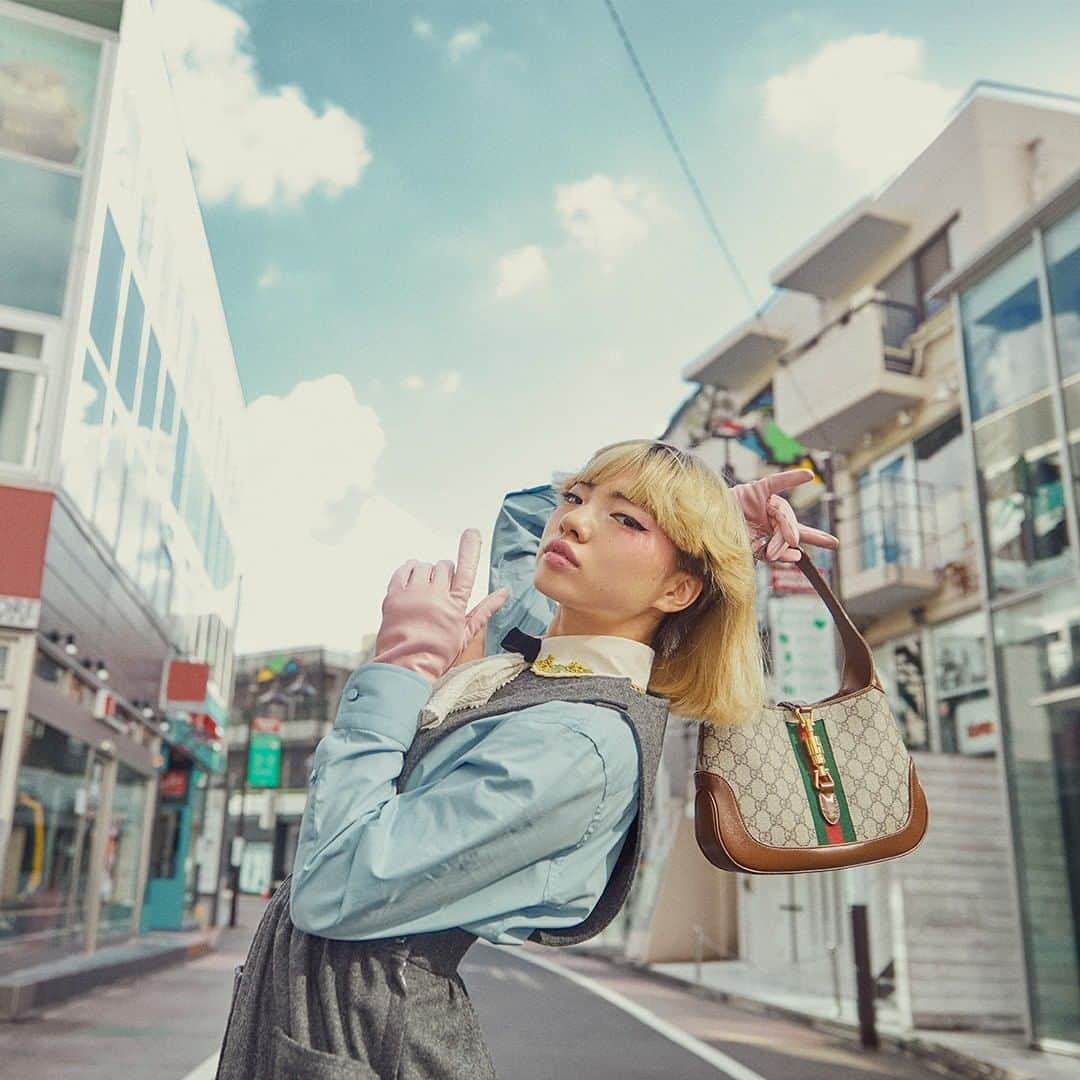 グッチさんのインスタグラム写真 - (グッチInstagram)「An original series of portraits shot by Vogue starring the #GucciJackie1961 handbag, ‘Reservation for One’ captures #AoiYamada @aoiyamada0624 styled by @rena_semba, #MasakiSuda styled by @k8.0hiking and #MariNatsuki @mari_natsuki styled by @rena_semba, all photographed by @yoshiyuki_nagatomo.」9月22日 5時00分 - gucci