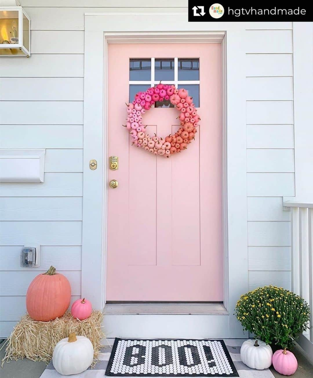 HGTVさんのインスタグラム写真 - (HGTVInstagram)「It’s #MakerMonday! 🤗 Join @hgtvhandmade as they spotlight a different maker each week, starting with @daily_disco! 🥳 Repost from @hgtvhandmade • It's officially time, bring on all the 🎃! The @daily_disco made the most amazing pumpkin wreath and we love it. She saved the how-to on her Insta stories, go check it out so you can make your own! ⁠ ⁠ 📸: @daily_disco⁠ ⁠ We want to see your fall and halloween projects! 🍂⁠ Tag your DIYs ✂️ #hgtvhandmade + home 📸 #hgtvhandmadehome to be featured!⁠ .⁠ .⁠ .⁠ .⁠ .⁠ .⁠ .⁠ .⁠ .⁠ .⁠ #hgtv #hgtvhandmade #hgtvhandmadehome #diy #craft  #pumpkin #happyhalloween #falldecor #porchdecor #makermonday」9月22日 5時02分 - hgtv