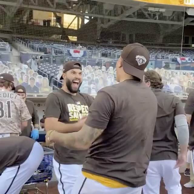 エリック・ホズマーのインスタグラム：「We’re nasty!!! Go Pads!!」