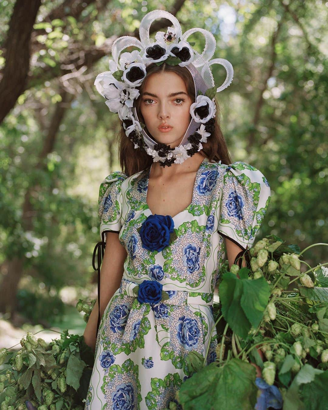 ロダルテさんのインスタグラム写真 - (ロダルテInstagram)「SS21 Rodarte Collection by @kateandlauramulleavy: @nariahnicolle wears the Blue and Green Floral Silk Twill Dress.  Photography: @dritch Styling: @shirleykurata and @AshleyFurnival Makeup: @u.z.o for @narsissist Hair: @_uncle__lee_ using @ghd_northamerica Real Florals: @josephfree  Produced by: @ctdinc  #rodarte」9月22日 11時19分 - rodarte