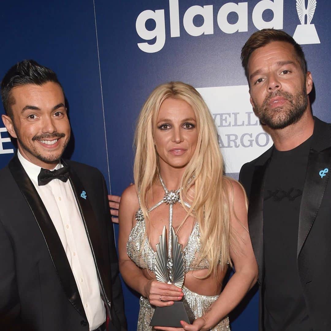 アンソニー・ラモスのインスタグラム：「3 years ago (today) I began working for @glaad to get celebrities and influencers to help us accelerate acceptance for the #LGBTQ community. Happy Anniversary to me! 🌈」