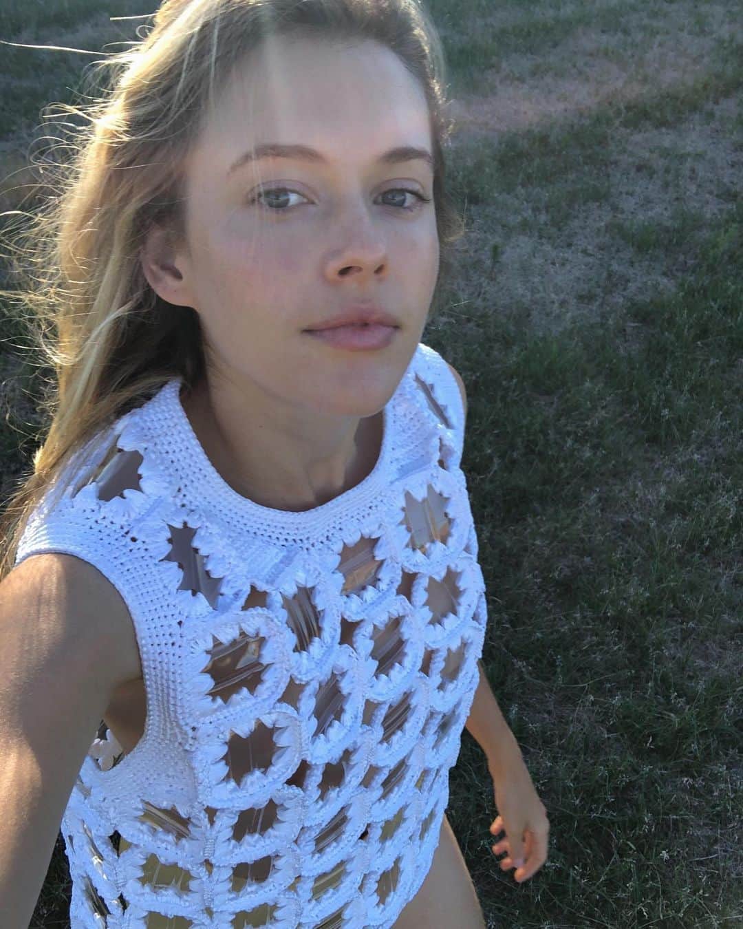 Victoria Leeのインスタグラム：「🌞🌾🐚fields and beaches🤍  @springerinn @ellymcgaw @soniakovacevic」