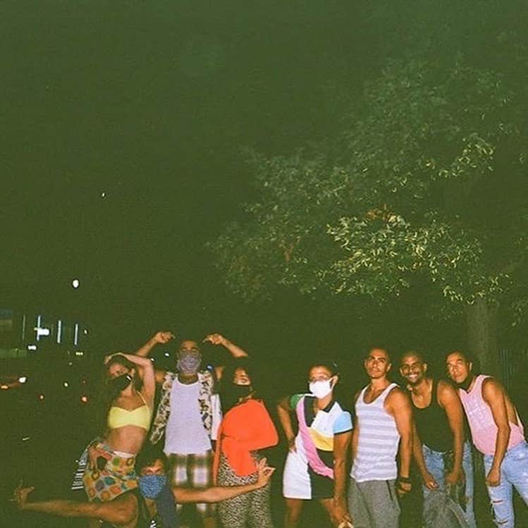 ゴールディ・ホーンのインスタグラム：「👯‍♀️👯‍♀️👯‍♀️ 📸 @cinemagrl (and @nthonytran )」