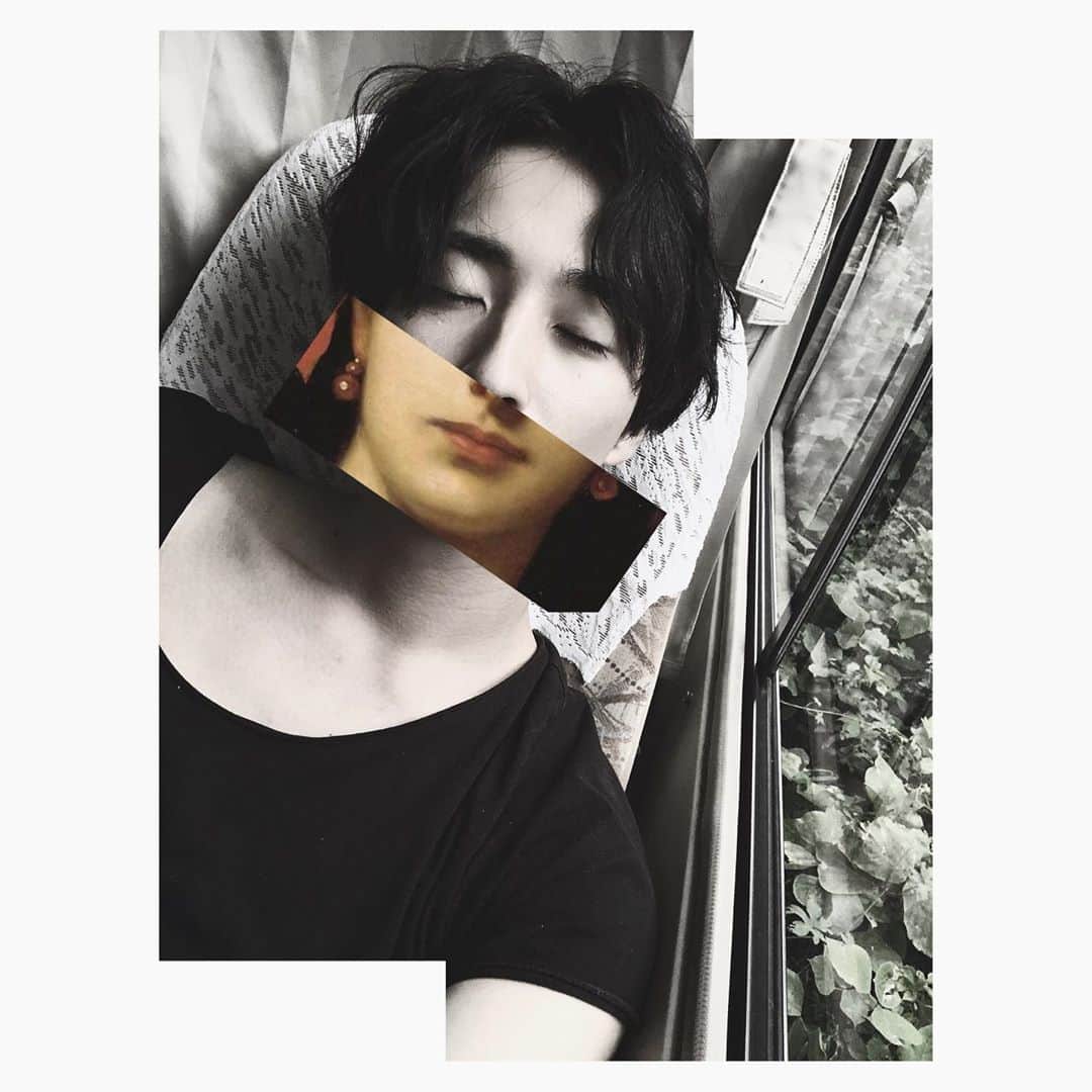 ロビンのインスタグラム：「Good morning.  移動時間で睡眠補給  #仮面ライダーセイバー #古屋呂敏　#robinfuruya」