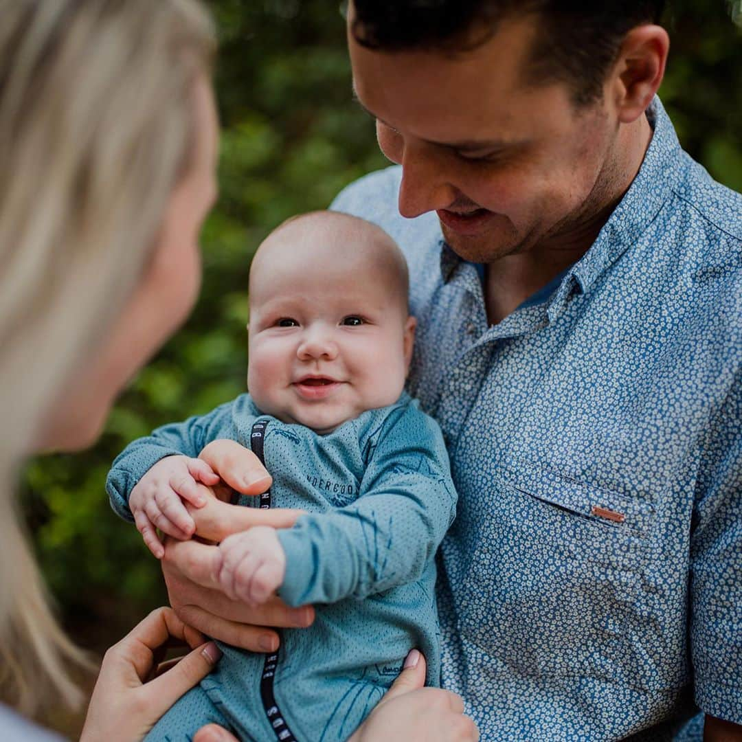 ブロンテ・バラットのインスタグラム：「Four months with William💙Thanks @grahammurrayphotography for capturing our first fam photos.」