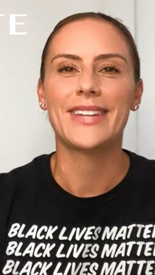 アリ・クリーガーのインスタグラム：「Democracy isn't a spectator sport... get in the game!    I'm excited to be part of #votingplaybook with @yahoosports ! Find out how you can vote in your state by going to https://yhoo.it/33Ou3l3  (Link in bio)」