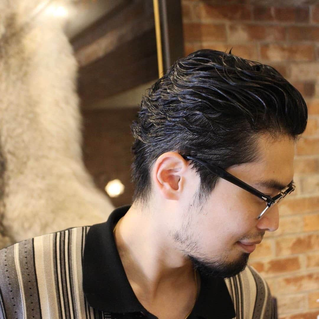 DRESSKINさんのインスタグラム写真 - (DRESSKINInstagram)「••• WOLFMAN BARBERSHOP 六本木店の @wataru_tani さんのスタイル💇‍♂️💈 ••• DRESSKIN🎩 Men's grooming online store🤵🏻 https://dresskin.com ⇨プロフィールからご覧ください👀 🌏For international customer ⇨https://global.dresskin.com✈️ ••• #wolfmanbarber #wolfman #wolfmanbarbershop #roppongi #dresskin #menshair #mensgrooming #pomade #gentleman #barber #barbershop  #ウルフマン #ウルフマンバーバーショップ #ウルフマンバーバー #ドレスキン#メンズコスメ #メンズグルーミング #美容男子 #シェアコスメ #メンズヘアスタイル #バーバーショップ #バーバースタイル #バーバーアイテム #フェード #ポマード」9月22日 7時25分 - dresskin_official