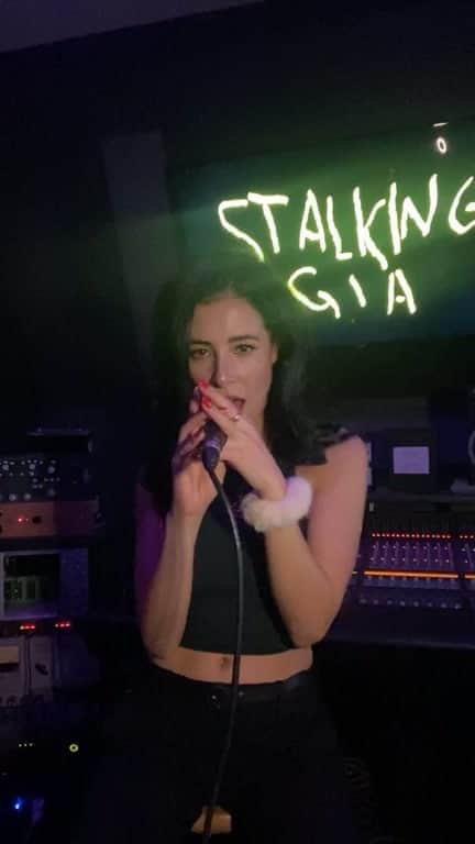 のインスタグラム：「If you need me, I’ll be daydreaming about the VOCALS and the AESTHETICS we were just served. 🔥」