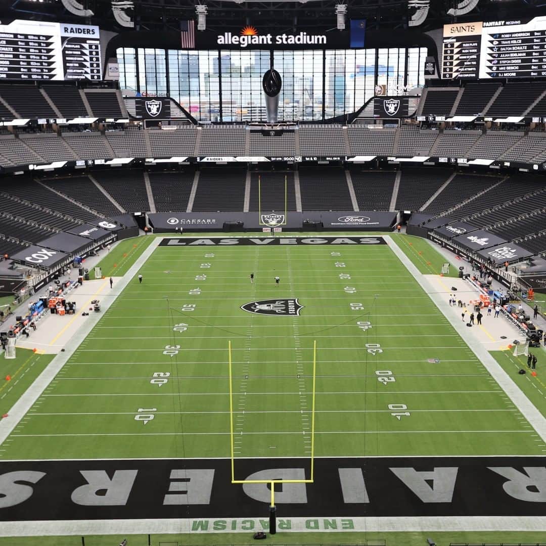 NFLさんのインスタグラム写真 - (NFLInstagram)「The debut of Raider Nation’s new stadium 🔜  📺: #NOvsLV — Tonight 8:15pm ET on ESPN 📱: NFL app // Yahoo Sports app 📷: @ben_liebenberg /NFL」9月22日 7時45分 - nfl