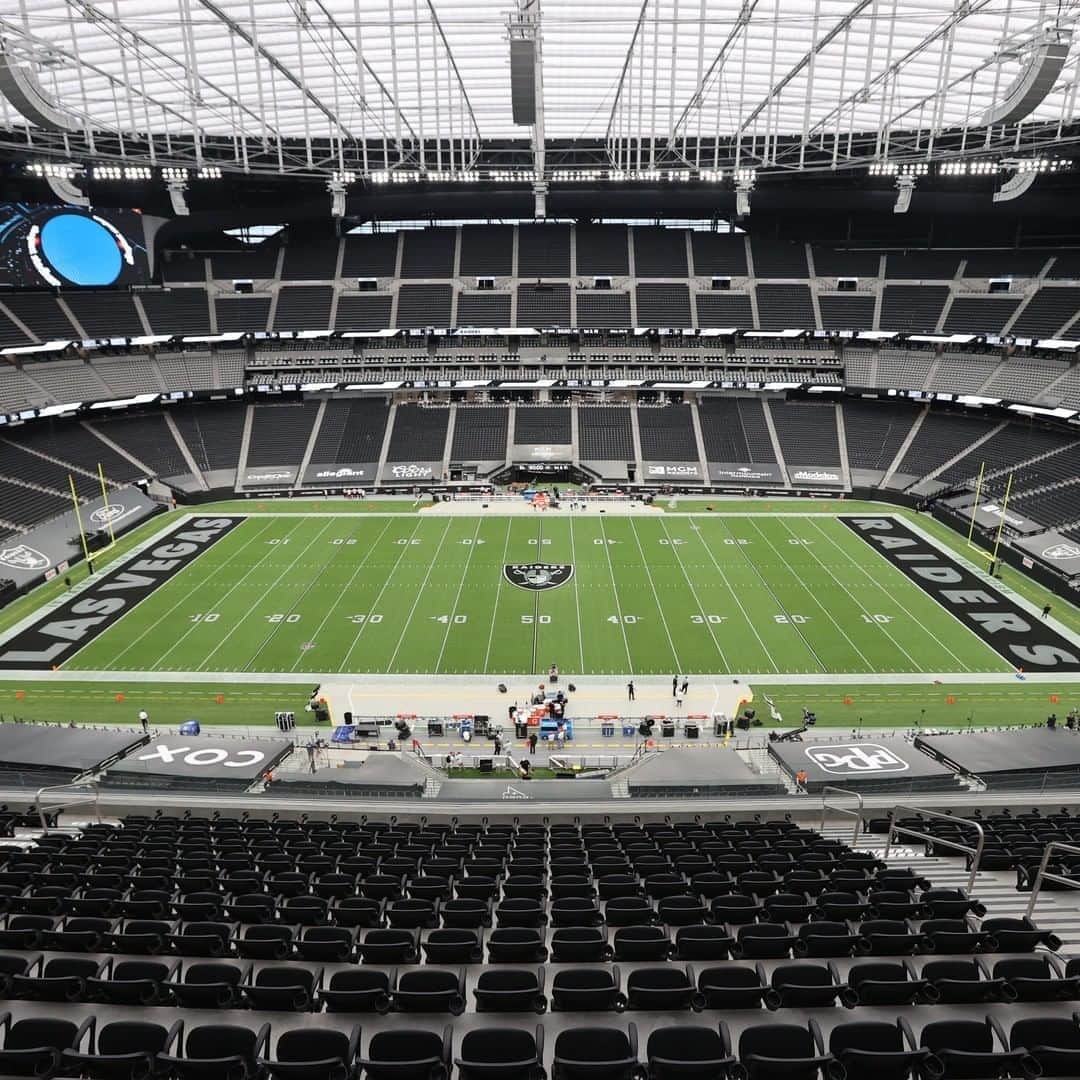 NFLさんのインスタグラム写真 - (NFLInstagram)「The debut of Raider Nation’s new stadium 🔜  📺: #NOvsLV — Tonight 8:15pm ET on ESPN 📱: NFL app // Yahoo Sports app 📷: @ben_liebenberg /NFL」9月22日 7時45分 - nfl