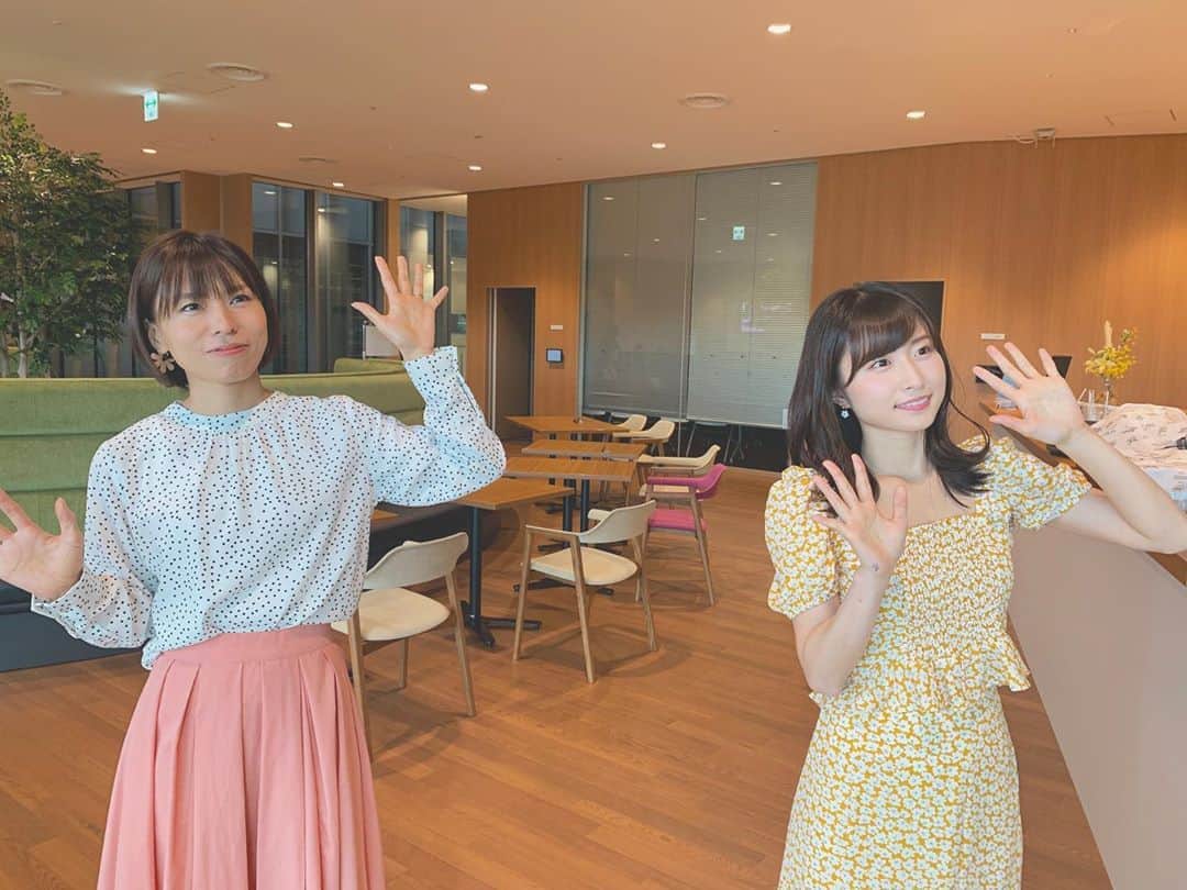 佐藤佳奈さんのインスタグラム写真 - (佐藤佳奈Instagram)「連休最終日、皆さんいかがお過ごしですか？ ・ 今朝のすまたんではエンタメとお天気を担当しました！ お天気では、台風情報をお伝えしたためアイドル天気はありませんでしたが、秋分の日ということで、AKB48チームAさんの「夏が行っちゃった」を用意していました☀️ ・ サビの手を振る振り付けが印象的だったので、丸田さんと夏に向かってさよならと手を振る写真を撮りました👋 ・ 今週金曜もお天気担当します！ ・ ・ #すまたん #すまたんzip  #アイドル天気 #AKB48 #チームA #夏が行っちゃった」9月22日 8時32分 - kana_sato_sakana