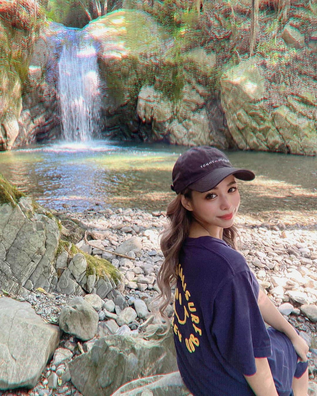 ぽょ姫さんのインスタグラム写真 - (ぽょ姫Instagram)「#🏞 #🌳 #🍃  ⁑ 最近のお出かけ写真いっぱい 溜まりすぎて投稿が追いつけなくなった🤣🍃 ⁑ いつかの近場で滝を見に行ってました❤️ もっと迫力のある滝が見たくていっぱい 調べたのでいつか行った時に載せます♡ 川の水はもう冷たすぎてずっとは入ってられなかったです😰 ⁑ 夏にやりたいことが9月いっぱいまで 続いてるからまだまだ夏の気分です😳 夜冷えてて寒いけど🥶❄️ ⚘岡崎市  #自然 #自然が好き #森 #山 #登山 #ハイキング #ハイキング女子 #ハイキングコース #岡崎 #くらがり渓谷 #幻の滝 #不動の滝 #滝 #夏の思い出 #岡崎カフェ #岡崎ランチ #バーベキュー #愛知観光 #マイナスイオン #likeforfollow #like4likes #likeforlikeback #followforfollowback #follow #waterfall #waterfallsofinstagram」9月22日 8時45分 - p.o.y.o.h.i.m.e