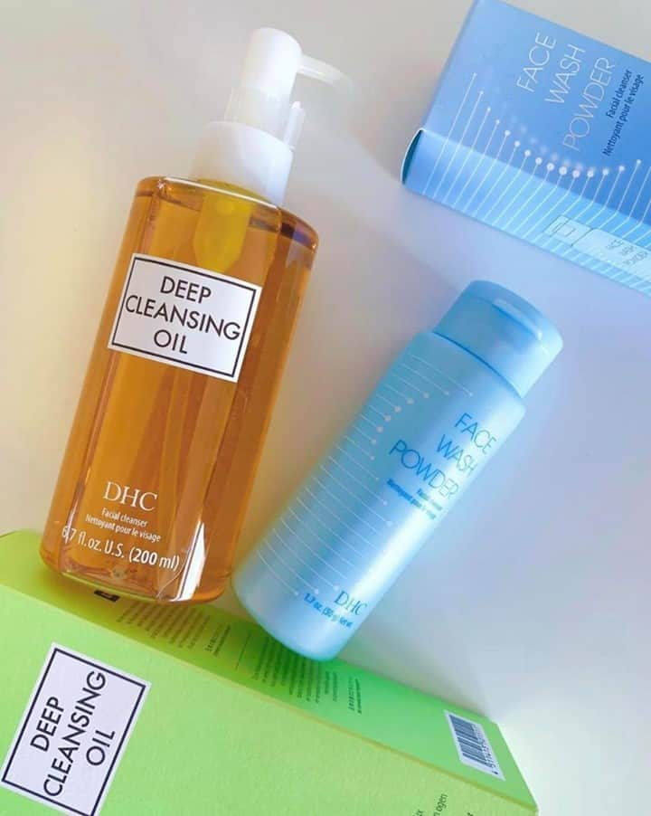 DHC Skincareさんのインスタグラム写真 - (DHC SkincareInstagram)「"My love for cleansing oils run deep, and this one especially is a cult favourite for many people, and I can see why!.. ⁣ The DHC deep cleansing oil is formulated with 100% organic olive oil, vitamin E oil and rosemary leaf oil.  It’s golden-hue gives it a really luxurious feeling, and it works really well at breaking down all my makeup, sunscreen and oil that’s build up from the day. On contact with water, the water-soluble formula emulsifies really well and when wiped away with a cloth, leaves zero oily residue.  It is also fragrance free and colourant free so great for the most sensitive of skin.⁣.. ⁣ Now facial powders may look like physical exfoliators but they actually aren’t, you mix the powder with water to make a paste which then turns into a foamy lather when used on your skin.  They usually use enzymes and actives which exfoliate your skin more gently.  Now this one has Protease, which is your enzyme, honey, Sodium Hyaluronate, Silica, Licorice root extract and Lavender, so is the more gentle powder of the ones I own.  But I absolutely loved this! It left my skin feeling so squeaky clean (but in a good way) and smooth, didn’t strip it or leave it feeling dry in anyway."  Have you tried this Double Cleanse duo?   📸: @bethanylarabeauty #DHCisJBeauty #DoubleCleanse #AsianSkincare #Skinsta #SkincareCommunity #SkincareReview」9月22日 8時48分 - dhcskincare