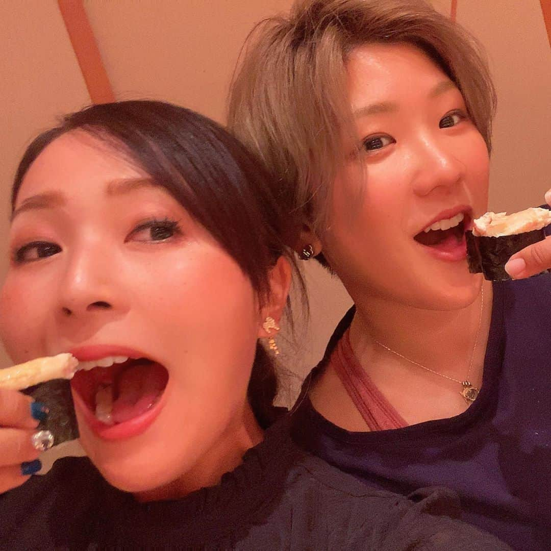 成田美寿々さんのインスタグラム写真 - (成田美寿々Instagram)「最近の食いしん坊日記。 #青木瀬令奈  #お寿司は新鮮だから0カロリー #っていうデブ発言」9月22日 8時51分 - misuzunarita