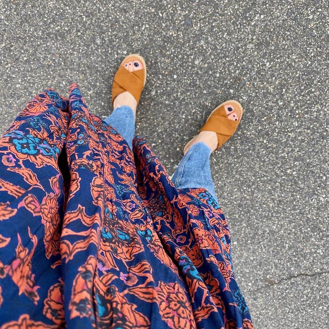 のインスタグラム：「🍂﻿ 先週まで普通に履いてたサンダルも﻿ あっという間に？やっと？履き納めですね👡 ﻿ 今週はリアルにお買い物した秋物が﻿ たくさん着れそうで嬉しいな🌾﻿ ﻿ ﻿ #gracecontinental #お散歩コーデ」