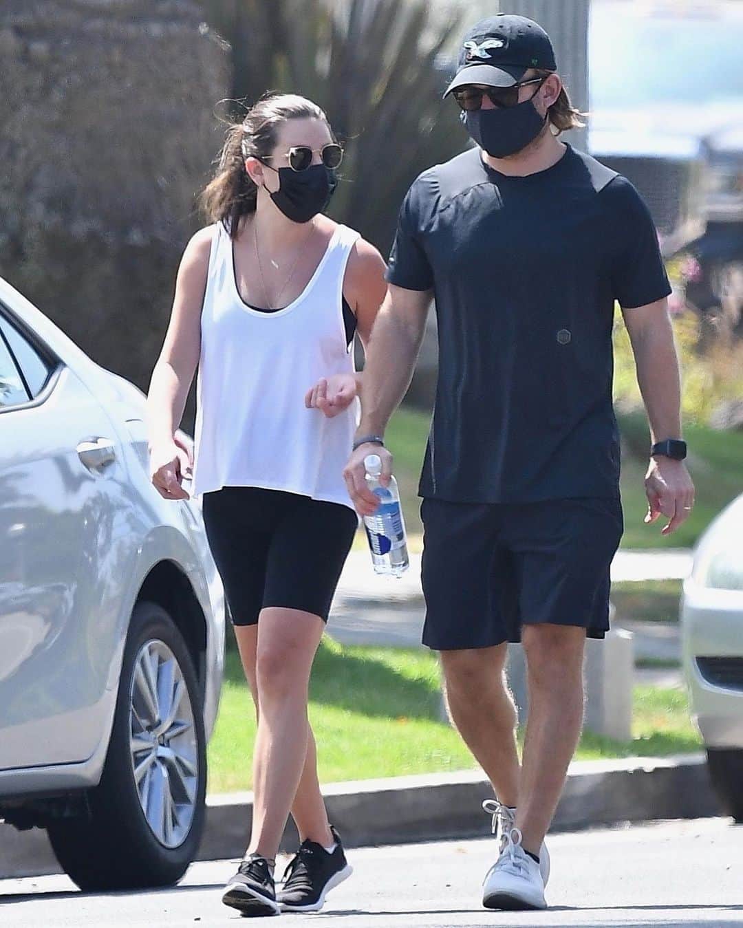 Just Jaredさんのインスタグラム写真 - (Just JaredInstagram)「New parents Lea Michele and Zandy Reich kick off their week with a Monday afternoon walk around the neighborhood  #LeaMichele #ZandyReich Photos: Backgrid」9月22日 9時26分 - justjared