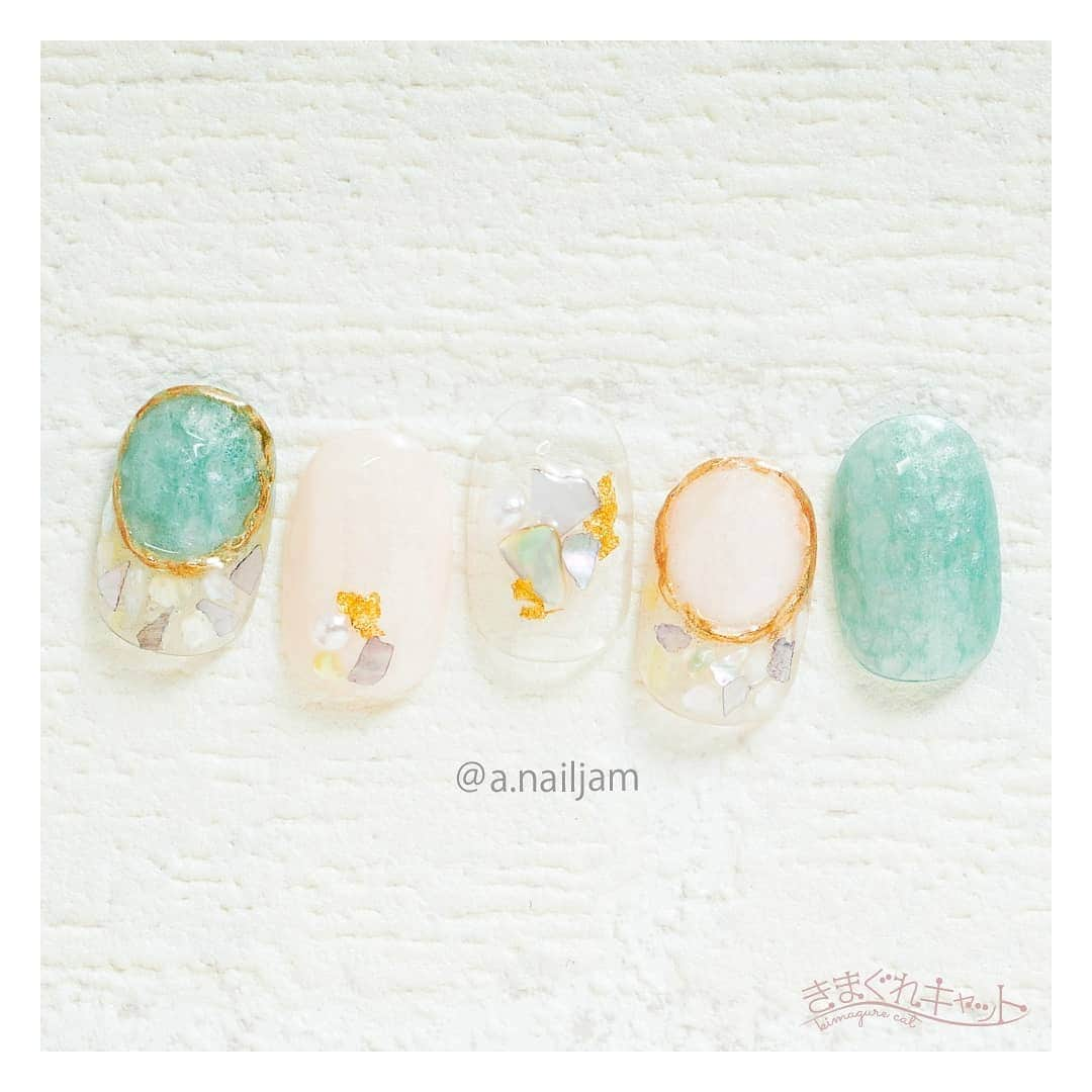 PREGELさんのインスタグラム写真 - (PREGELInstagram)「▶▷スライドしてね▶▷﻿﻿﻿﻿﻿ @a.nailjam さん、@irotoiro.nailの#デザインネイル をご紹介！﻿﻿﻿﻿﻿ ﻿﻿﻿﻿﻿ 【使用カラー】﻿﻿﻿﻿﻿ ①﻿﻿﻿﻿﻿ S083 シアーホワイト﻿ M093 ダークビター﻿ M252 ムーングレイ﻿ M253 ノワールブルー﻿ S271 ヴェールブルー﻿ ﻿﻿﻿﻿﻿ ②﻿﻿﻿﻿﻿ S055 シアーラベンダー﻿ S056 スウィートアーモンド﻿ S337 アンニュイグレージュ﻿ ﻿﻿﻿﻿﻿ ③﻿﻿﻿﻿﻿ L07 ライナーインディゴ﻿ L10 ライナービターチョコ﻿ L20 ライナー黄﻿ L23 ライナー紫﻿ M021 マザーズホワイト﻿ M031 マザーズレッド﻿ ﻿﻿﻿﻿﻿ ④﻿﻿﻿﻿﻿ 568 ミルクのお星様 -P﻿ 577 オリーブのささやき -P﻿ 570 ジンジャーパール -P﻿ 576 グレージュメランコリー -P﻿ 822 エレファント﻿ 858 チュールココア﻿ L05 ライナーホワイト﻿ NL14 ライナーアッシュブラウン neo﻿ プリアンファ ミラーパウダー ピンクゴールド﻿ ﻿﻿﻿﻿﻿ ⑤﻿﻿﻿﻿﻿ (@kimagure_cat_whim)﻿﻿ 6180 ペールアクア﻿ 6182 ベビーピンク﻿ 6184 スキンベージュ﻿ ﻿﻿ ⑥﻿﻿﻿﻿﻿ S083 シアーホワイト﻿ S336 アンニュイトープ﻿ S338 アンニュイブリック﻿ S340 アンニュイブルージュ﻿ S341 アンニュイアメシスト﻿ プリアンファ ミラーパウダー ピンクゴールド﻿ ﻿﻿﻿﻿﻿ ⑦﻿﻿﻿﻿﻿ L05 ライナーホワイト﻿ L07 ライナーインディゴ﻿ L10 ライナービターチョコ﻿ L20 ライナー黄﻿ L23 ライナー紫﻿ M021 マザーズホワイト﻿ M031 マザーズレッド﻿ M179 セピアの憂い﻿ ﻿﻿﻿ ⑧﻿﻿﻿﻿﻿ L11 ライナーゴールド﻿ (@kimagure_cat_whim)﻿﻿ 6184 スキンベージュ﻿ 6175 グレイッシュグリーン﻿ ﻿プリアンファ ミラーパウダー シャンパン﻿ ﻿﻿﻿﻿﻿ 商品のご購入はwebショップ&店舗へ✨﻿﻿﻿﻿﻿ ﻿﻿﻿﻿﻿ ▽webショップ﻿﻿﻿﻿﻿ プリモール﻿﻿﻿﻿﻿ @nail_premall﻿﻿﻿﻿﻿ ジョイアート﻿﻿﻿﻿﻿ @joyartofficial﻿﻿﻿﻿﻿ プリクシー﻿﻿﻿﻿﻿ @prexyofficial﻿﻿﻿﻿﻿ ﻿﻿﻿﻿﻿ ▽キャンディポケット店舗﻿﻿﻿﻿﻿ 心斎橋店﻿﻿﻿﻿﻿ @candypocket.shinsaibashi ﻿﻿﻿﻿﻿ 梅田店﻿﻿﻿﻿﻿ @candypocket_umeda﻿﻿﻿﻿﻿ 神戸三宮店﻿﻿﻿﻿﻿ @candypocket_kobe﻿﻿﻿﻿﻿ 五反田店﻿﻿﻿﻿﻿ @candypocketgotanda﻿﻿﻿﻿﻿ 園田店﻿﻿﻿﻿﻿ @candypocket.sonoda﻿﻿﻿﻿﻿ 町田店﻿﻿﻿﻿﻿ @candypocket_machida﻿﻿﻿﻿﻿ 柏店﻿﻿﻿﻿﻿ @candypocket_kashiwa﻿﻿﻿﻿﻿ ﻿﻿﻿﻿﻿ #プリアンファ﻿ #プリジェル﻿ #プリジェルミューズ﻿﻿﻿﻿﻿ #ジェルネイル #ネイル #トレンドネイル #インスタネイル #デザインネイル﻿ #モテネイル #大人可愛いネイル #マットネイル #手描きネイル #北欧ネイル #北欧 #ショートネイル #くすみネイル﻿﻿﻿﻿ #フェイスシールド #フェイスシールド販売 #フェイスシールド通販 #アクリルガード #アクリルガード販売 #メガネ型フェイスシールド」9月22日 9時26分 - pregelofficial