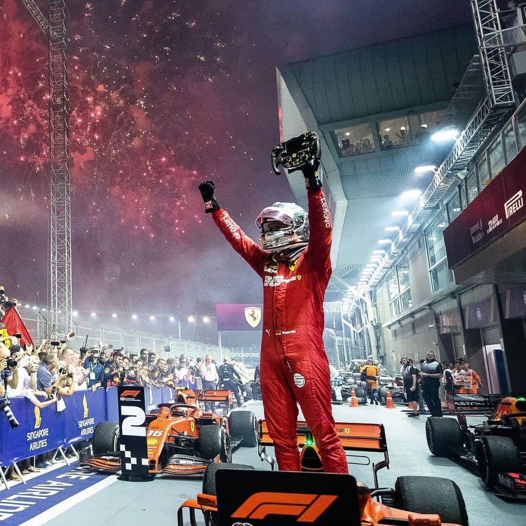 F1さんのインスタグラム写真 - (F1Instagram)「#OnThisDay in 2019, the 'Lion of Singapore' roared for a fifth time in Marina Bay! 🦁🇸🇬  #F1 #Formula1 #SingaporeGP #Ferrari @scuderiaferrari」9月22日 20時29分 - f1