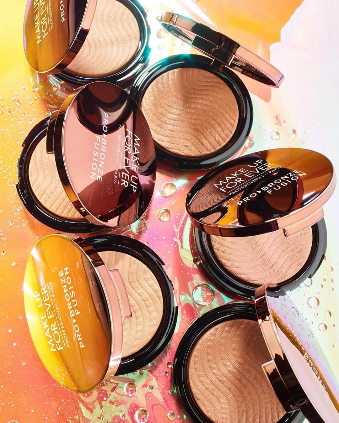 MAKE UP FOR EVER OFFICIALさんのインスタグラム写真 - (MAKE UP FOR EVER OFFICIALInstagram)「Already missing summer? Discover #ProBronzeFusion and return back time! ⁣ _⁣ #ProBronzeFusion⁣ #makeupforever」9月22日 19時00分 - makeupforever