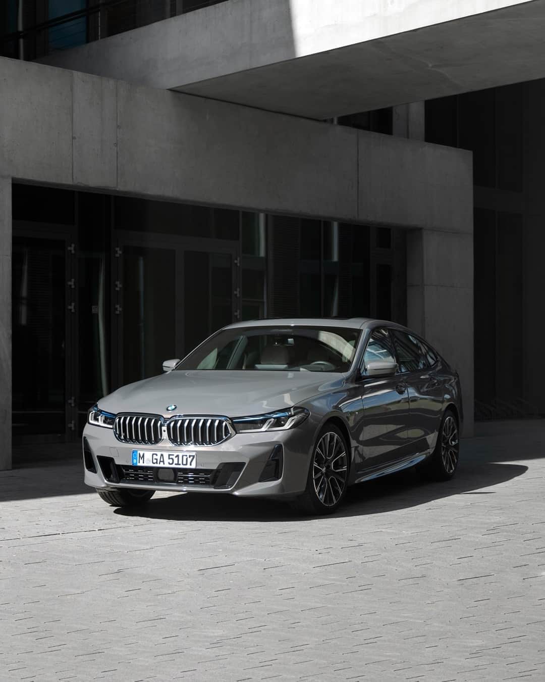 BMWのインスタグラム：「No better way to start your day. The new BMW 6 Series Gran Turismo.  #THE6 #BMW #6Series」