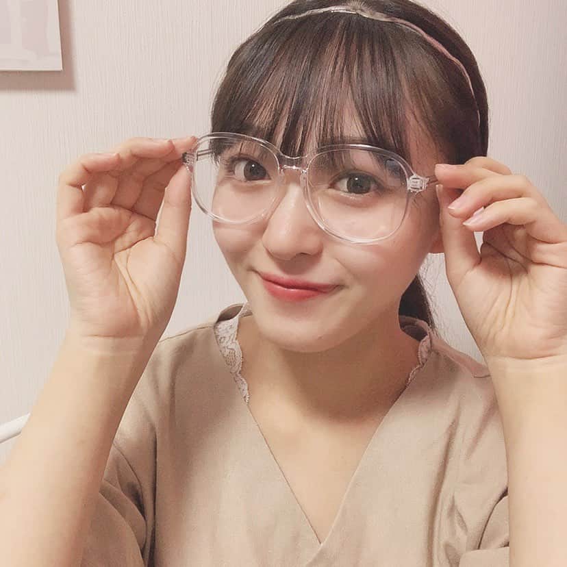 藤本りの加のインスタグラム：「眼鏡女子🤓🌱度入りもつけますが、プライベートで伊達メガネを付けることも多い方かも👀💓 ・ 今日も配信前にポチッと投票宜しくお願いします😌✨ @mstoyo20_02  ・ #ミスコン #ミスミスター東洋2020 #ミスコンテスト #東洋大学 #眼鏡女子 #だてめがね #クリアフレームメガネ #流行り #？ #ファッション #アクセサリー#instagram #likeforlikes #l4l #instagood #instalike #misscontest #toyouniversity #tokyo」