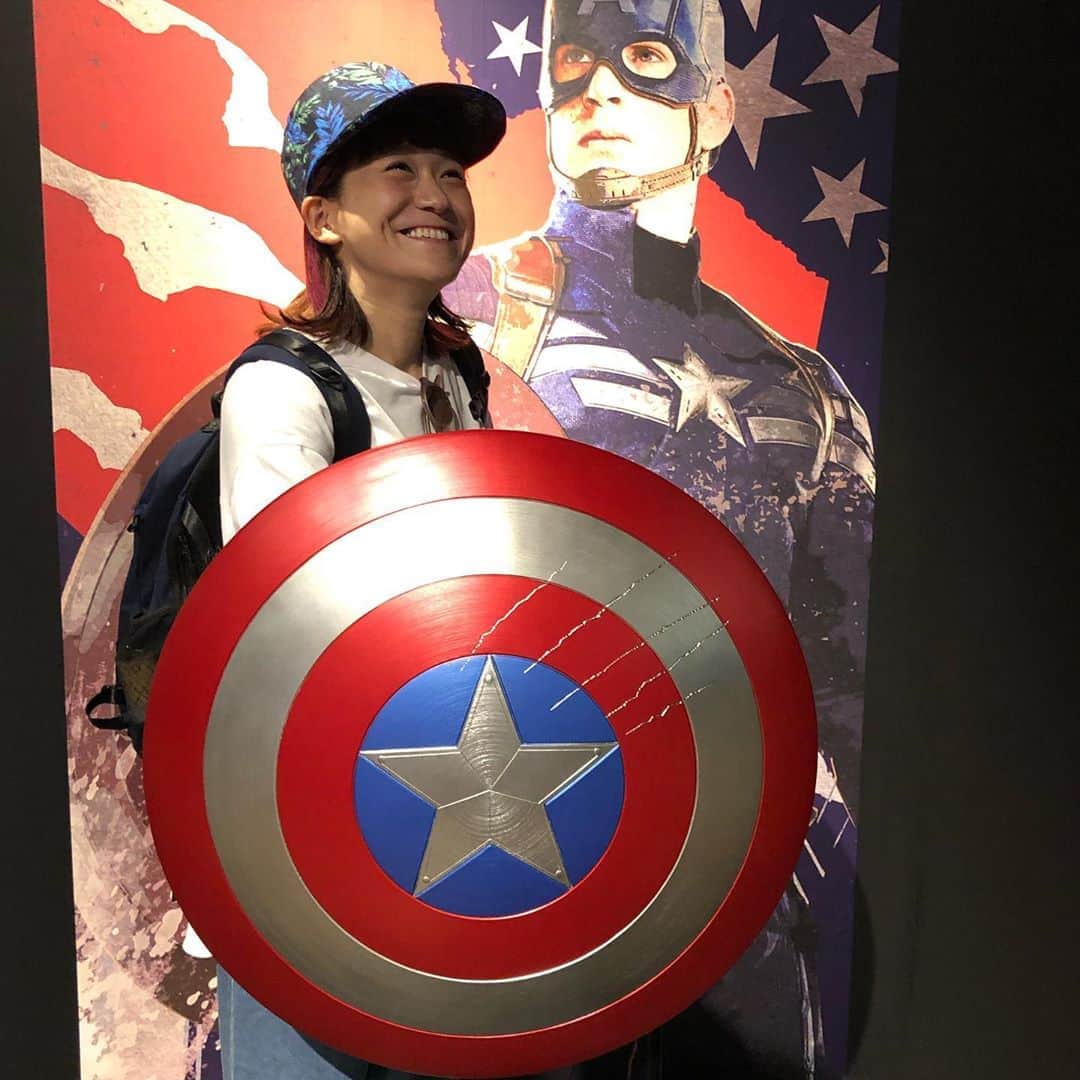 和田美枝のインスタグラム：「MARVEL展🦸🏼🦸🏻‍♂️  #MARVEL #キャプテンアメリカ #どのヒーローになりたいとか #考えてみたり #マイティーソー #ブラックパンサー #好き  　  11月23日まで大丸梅田店13階でやってるよ。」