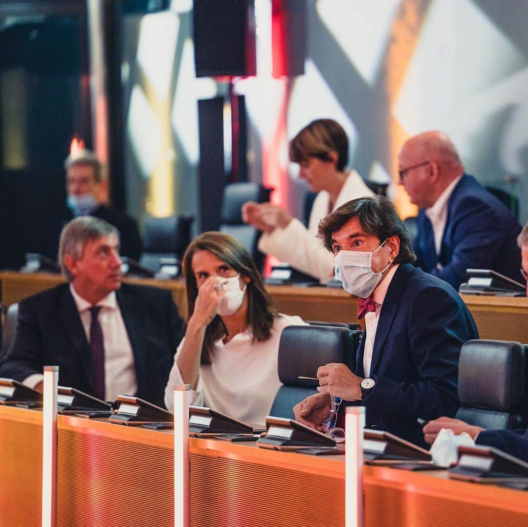 エリオ・ディルポさんのインスタグラム写真 - (エリオ・ディルポInstagram)「Discours au Parlement à l’occasion des Fêtes de Wallonie 🎙 #ElioDiRupo #Politic #speaker #photooftheday #Instamoment」9月22日 19時11分 - eliodirupo
