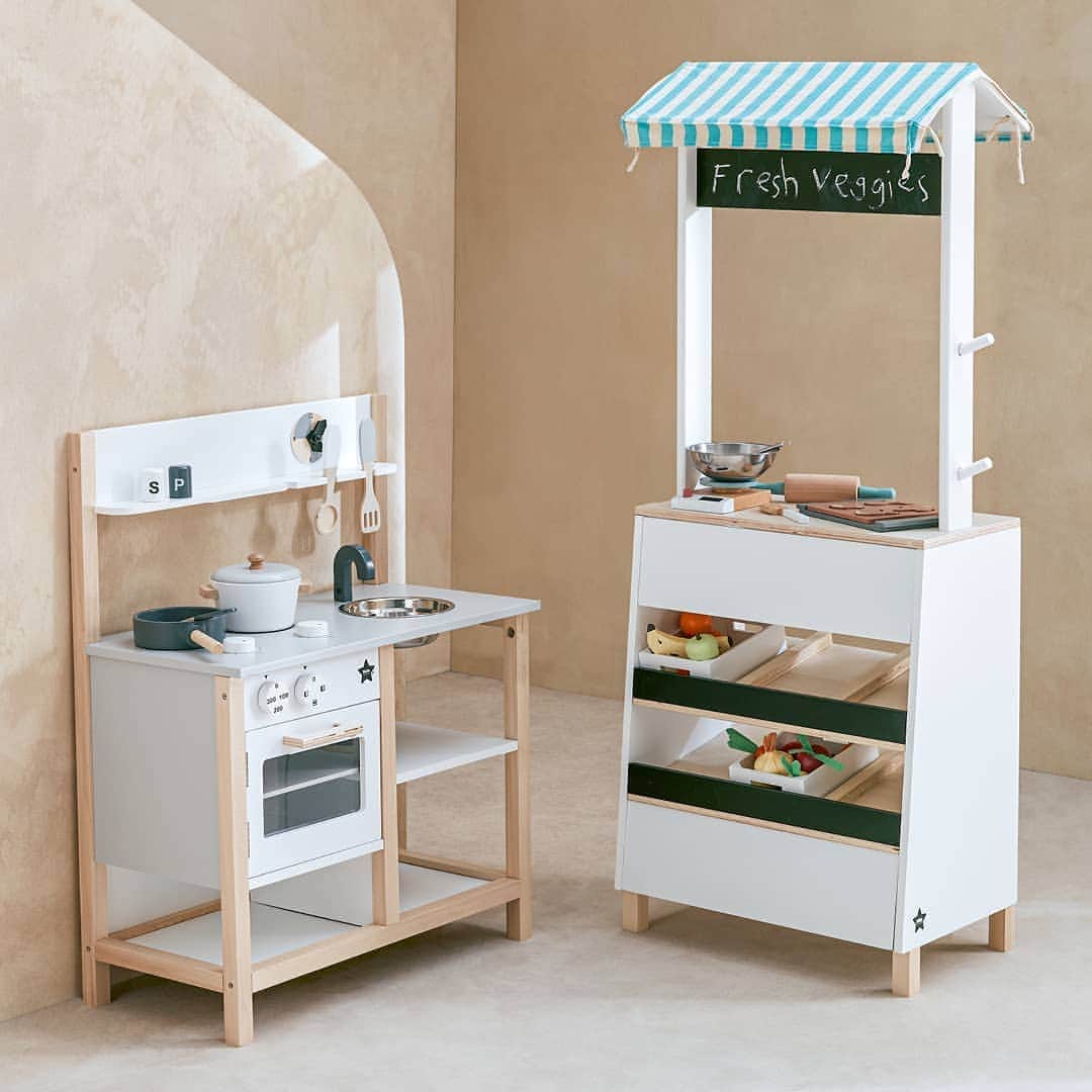 Target Australiaさんのインスタグラム写真 - (Target AustraliaInstagram)「Ice cream stand, market stall or coffee shop? The gorgeous, minimal Swedish design leaves room for highly imaginative play. Save this post for some gifting inspiration and discover more wooden toys from Kid's Concept online. 🎯♥️ #targetaus #targetauskids #targetaushome」9月22日 19時11分 - targetaus